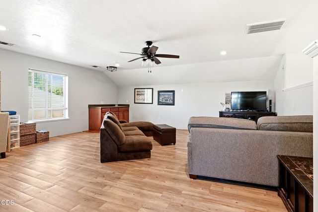 169 Alta Lane, Central Point, OR 97502
