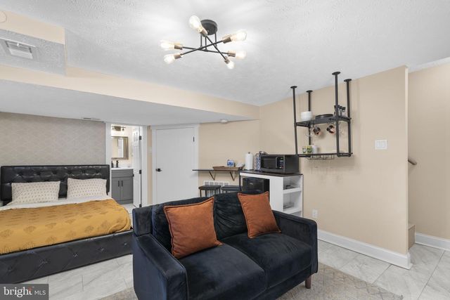 6106 N KINGS HWY, Alexandria, VA 22303