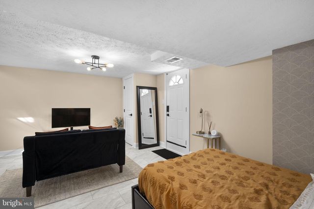 6106 N KINGS HWY, Alexandria, VA 22303