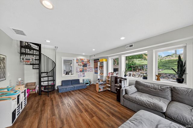 9061 E Hatchery Road, Syracuse, IN 46567