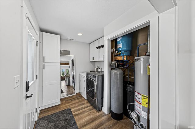 9061 E Hatchery Road, Syracuse, IN 46567