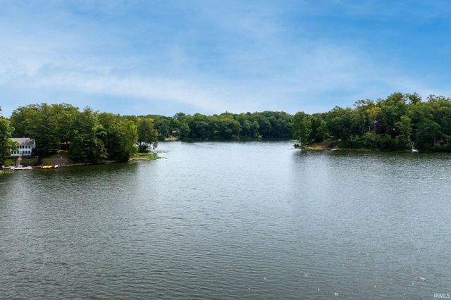 9061 E Hatchery Road, Syracuse, IN 46567