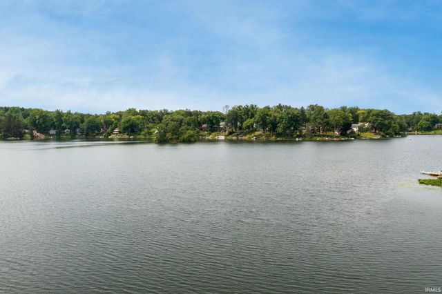 9061 E Hatchery Road, Syracuse, IN 46567