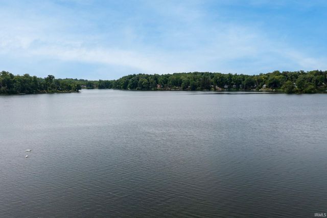 9061 E Hatchery Road, Syracuse, IN 46567