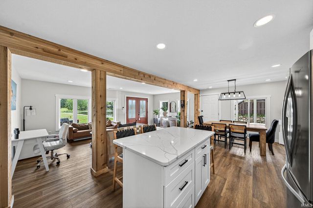 9061 E Hatchery Road, Syracuse, IN 46567