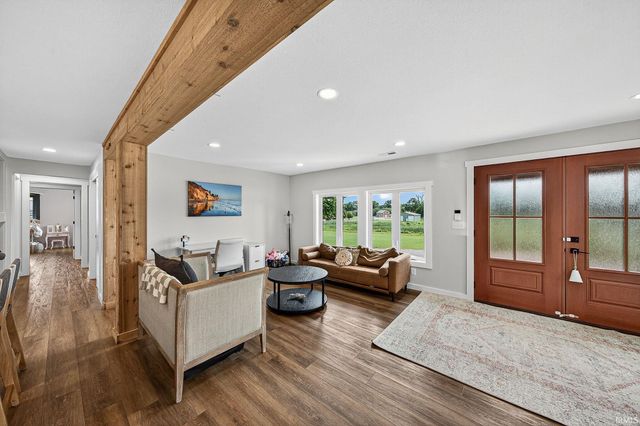 9061 E Hatchery Road, Syracuse, IN 46567