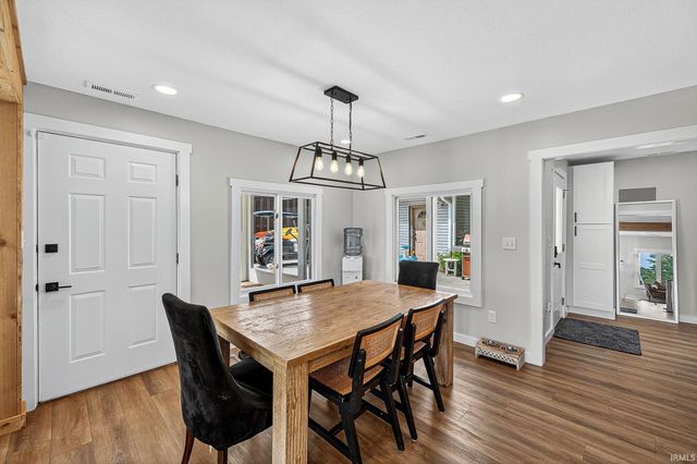 9061 E Hatchery Road, Syracuse, IN 46567