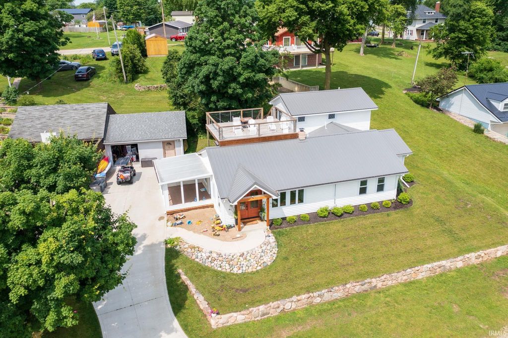 9061 E Hatchery Road, Syracuse, IN 46567