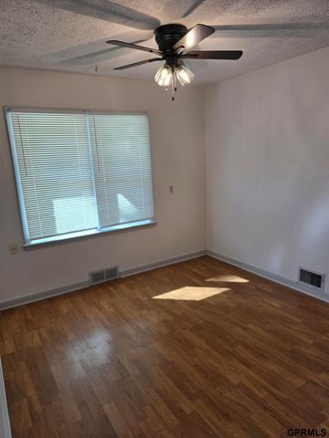 3208 S 46Th Street, Lincoln, NE 68506