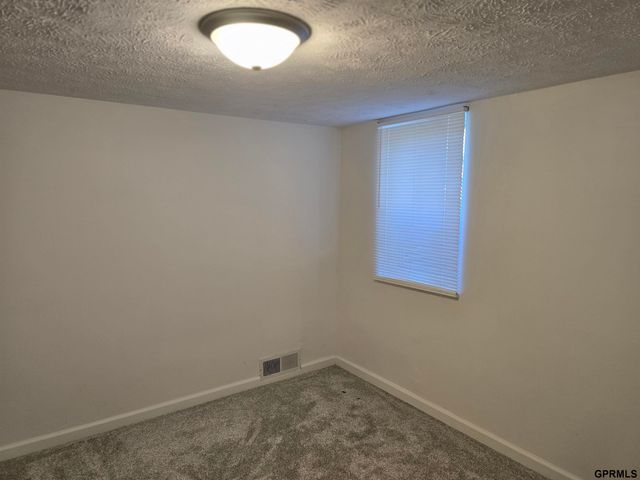 3208 S 46Th Street, Lincoln, NE 68506