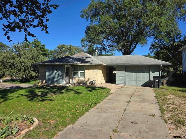 3208 S 46Th Street, Lincoln, NE 68506