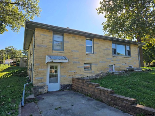 3208 S 46Th Street, Lincoln, NE 68506