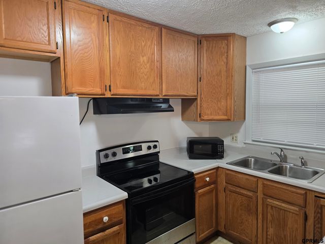 3208 S 46Th Street, Lincoln, NE 68506