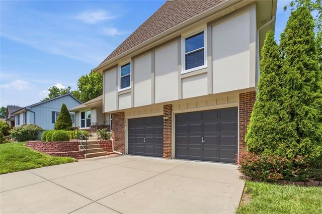 1022 SE 5th Street, Lee's Summit, MO 64063