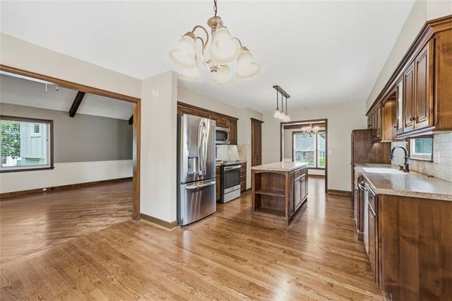 1022 SE 5th Street, Lee's Summit, MO 64063