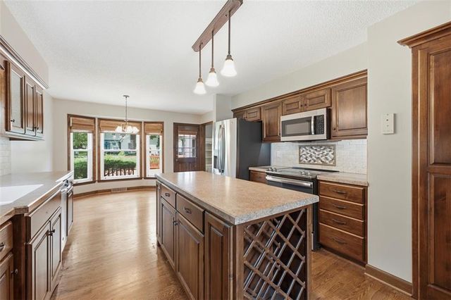 1022 SE 5th Street, Lee's Summit, MO 64063