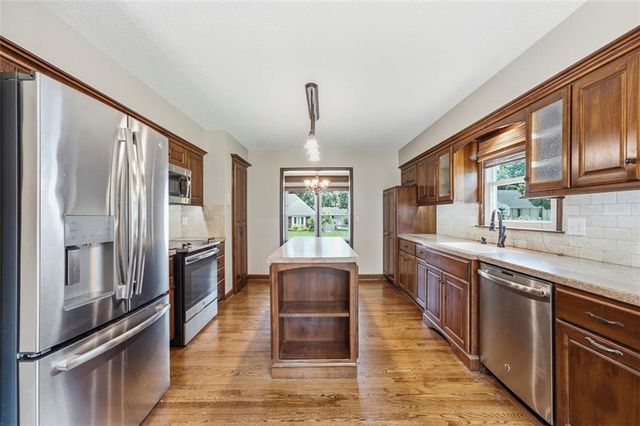 1022 SE 5th Street, Lee's Summit, MO 64063