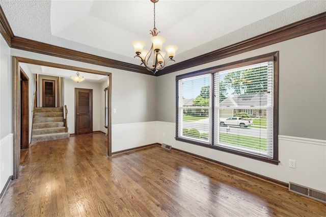 1022 SE 5th Street, Lee's Summit, MO 64063