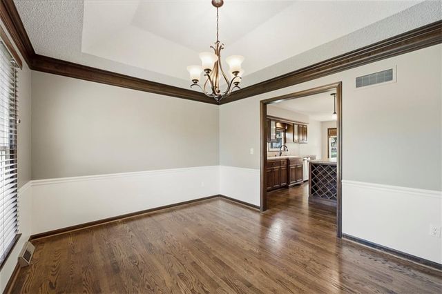 1022 SE 5th Street, Lee's Summit, MO 64063
