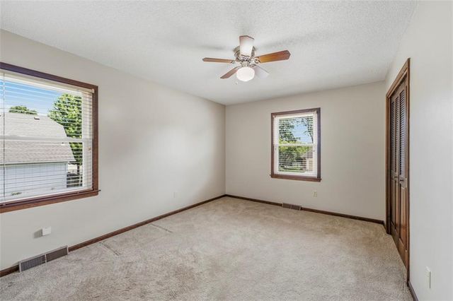 1022 SE 5th Street, Lee's Summit, MO 64063