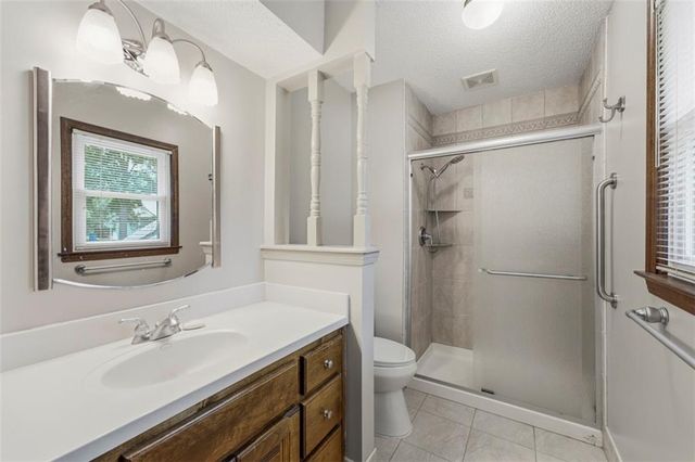 1022 SE 5th Street, Lee's Summit, MO 64063