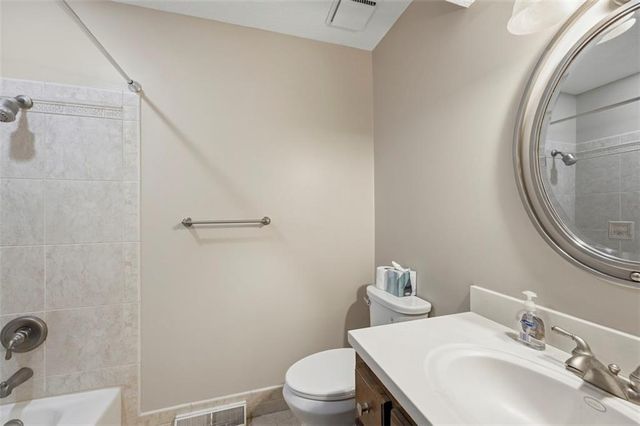 1022 SE 5th Street, Lee's Summit, MO 64063