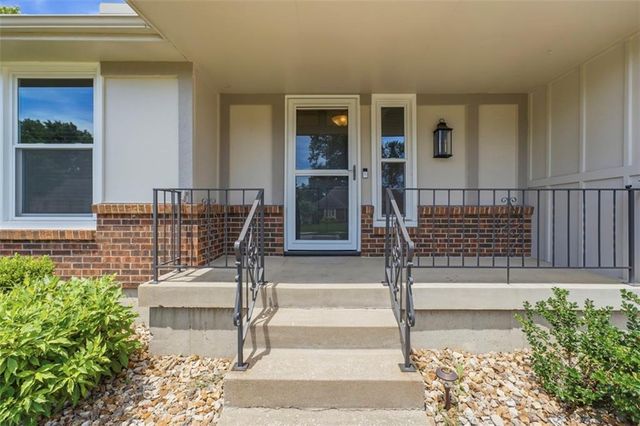 1022 SE 5th Street, Lee's Summit, MO 64063