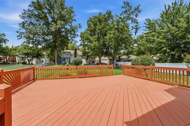 1022 SE 5th Street, Lee's Summit, MO 64063