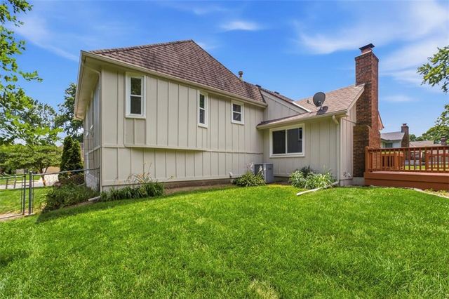 1022 SE 5th Street, Lee's Summit, MO 64063