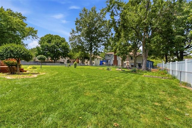 1022 SE 5th Street, Lee's Summit, MO 64063