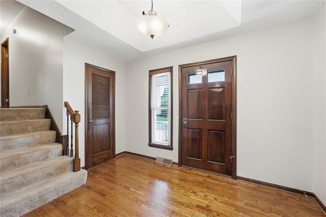 1022 SE 5th Street, Lee's Summit, MO 64063