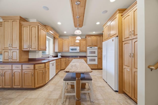 9405 Julia Drive, St. John, IN 46373