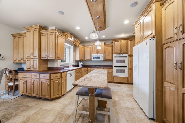 9405 Julia Drive, St. John, IN 46373