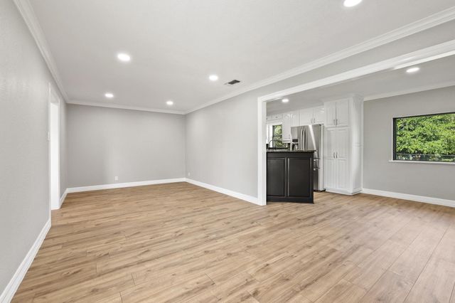 2200 S Lang Avenue, Denison, TX 75020