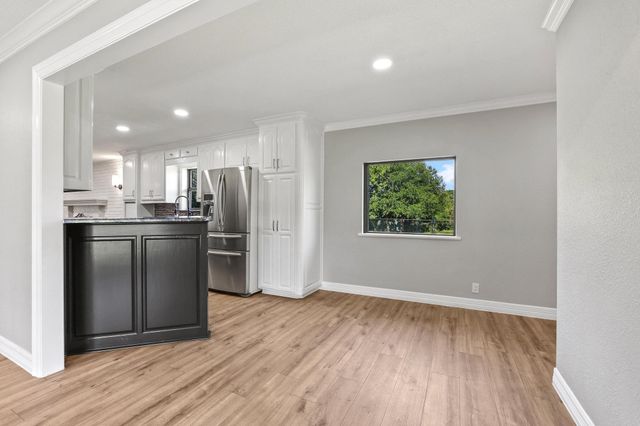 2200 S Lang Avenue, Denison, TX 75020