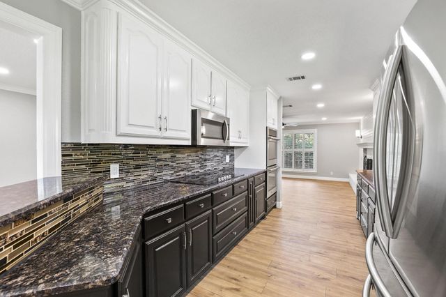 2200 S Lang Avenue, Denison, TX 75020