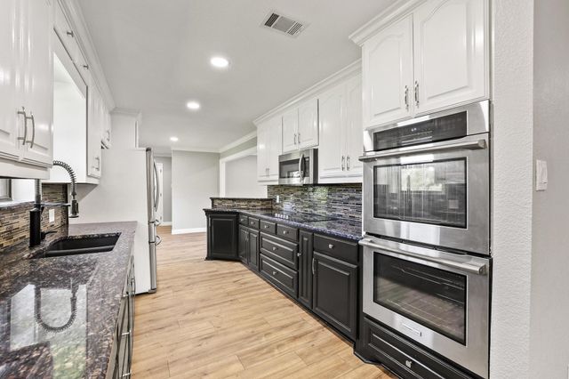 2200 S Lang Avenue, Denison, TX 75020