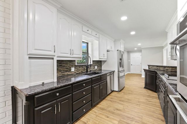 2200 S Lang Avenue, Denison, TX 75020