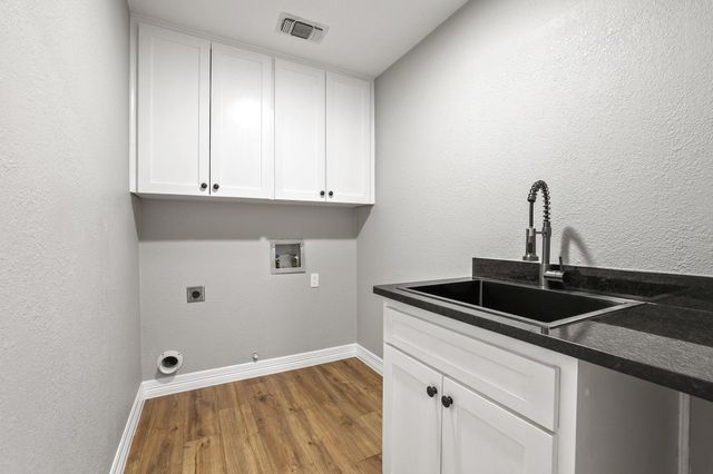 2200 S Lang Avenue, Denison, TX 75020