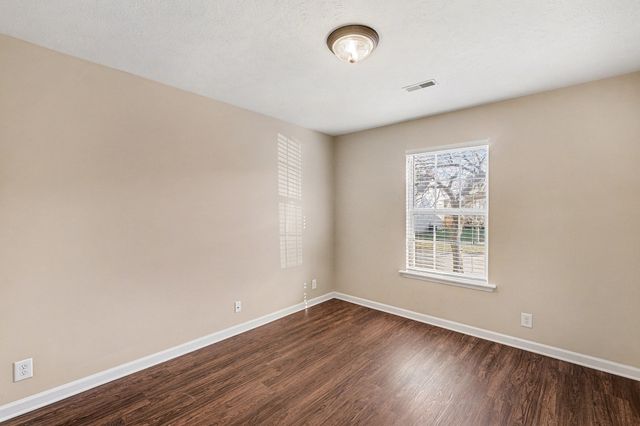 1228 Shannon Ln, La Vergne, TN 37086