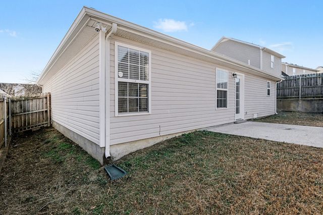 1228 Shannon Ln, La Vergne, TN 37086