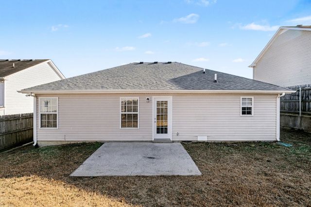 1228 Shannon Ln, La Vergne, TN 37086