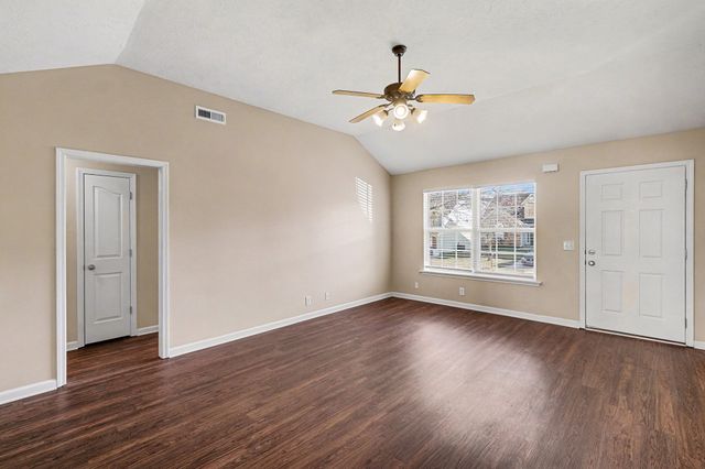 1228 Shannon Ln, La Vergne, TN 37086