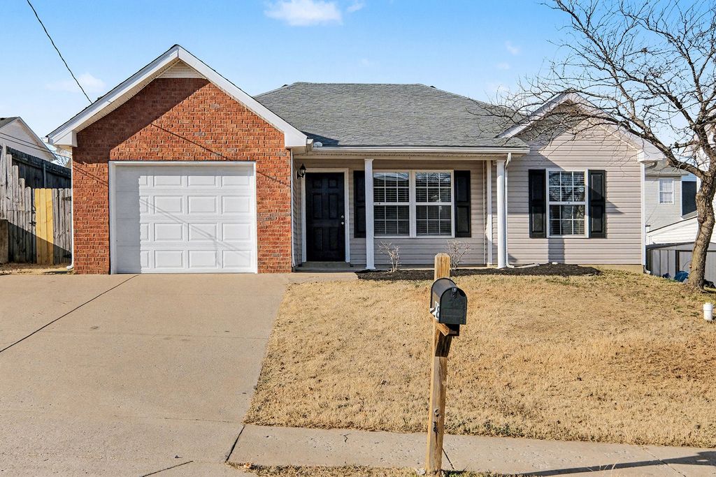 1228 Shannon Ln, La Vergne, TN 37086