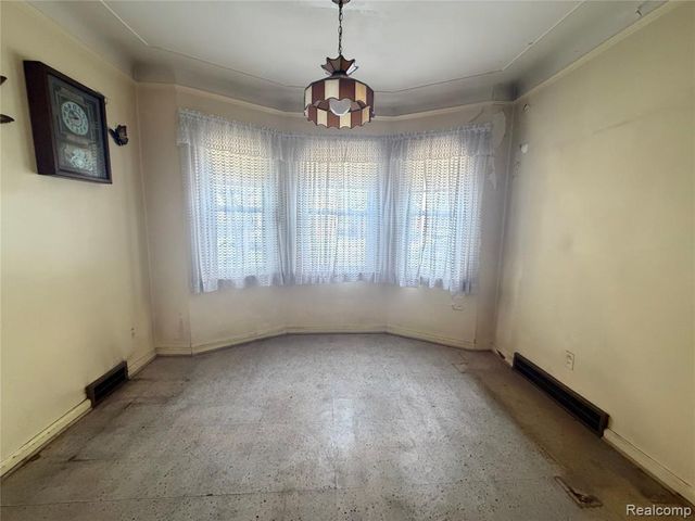 7041 Yinger Avenue, Dearborn, MI 48126