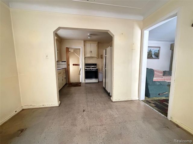 7041 Yinger Avenue, Dearborn, MI 48126