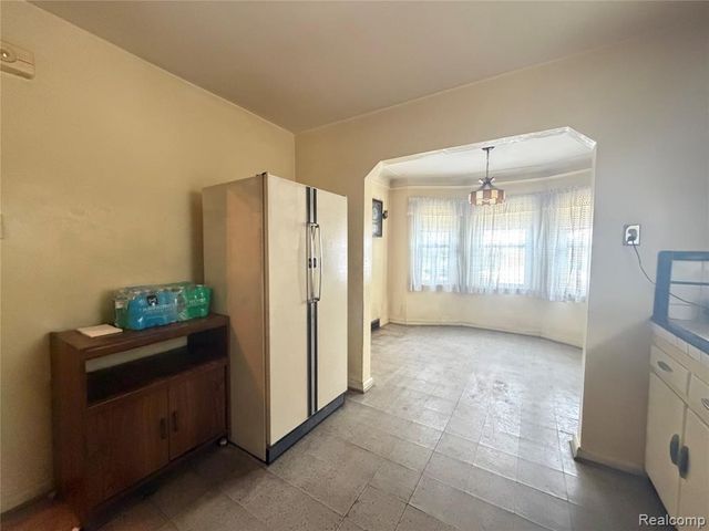 7041 Yinger Avenue, Dearborn, MI 48126