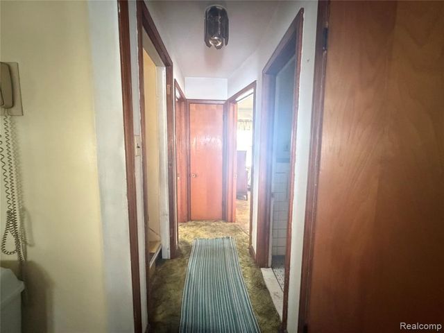 7041 Yinger Avenue, Dearborn, MI 48126