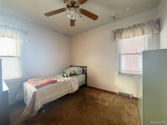 7041 Yinger Avenue, Dearborn, MI 48126