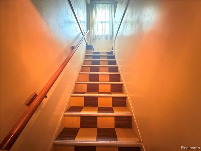 7041 Yinger Avenue, Dearborn, MI 48126